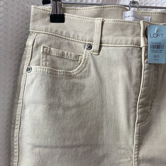 NWT LOFT Frayed High Rise Straight Crop Jeans - Picture 4 of 8